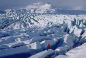 影/1死1傷、2失蹤！冰島冰洞崩塌活埋旅行團　當地警方稱連夜搜救有困難