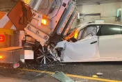 快訊/蘇花改重大車禍！觀音隧道轎車猛撞防撞車「直插卡死」　傷亡數曝光