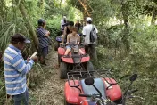 影/墾丁沙灘車壓出「黃土拉鍊」！違規業者竟獲判無罪　墾管處：繼續取締