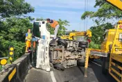 快訊/上班注意！國一翻車事故　高科交流道塞車中