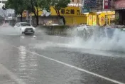 影/摩羯颱風甩水台南淹大水！馬路全被覆蓋　10分鐘水進店家廚房