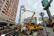 快訊/高雄岡山驚傳「電線桿爆炸」！午後雷雨釀518戶停電　台電回應了