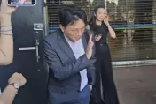 快訊/捲出軌風波首露面！江坤俊醫師挺友站台　不受訪4字回應快閃離開