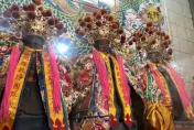 影/中秋搶財氣！台南「大埔福德祠」衣櫃爆倉　博聖杯送35件神衣