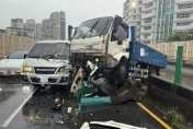 快訊/又是忠孝橋！小貨車突打滑撞對向「卡死橋上」　車頭全爛驚悚畫面曝