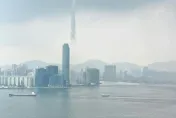 影/香港維多利亞港驚現水龍捲　海面席捲半空維持約2分鐘