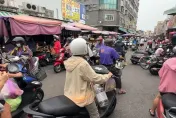 影/還是得買！永康崑山市場擠滿搶買人潮　民眾怨：颱風天「葉菜類漲翻倍」