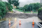 快訊/山陀兒進逼！台20線清晨「邊坡坍方」　雙向道路阻斷搶修中