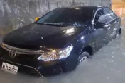 快訊/山陀兒豪雨灌羅東！地下道淹水車輛受困　車主緊急下車涉水逃離