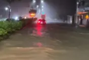 熱低壓暴雨夜襲新北三芝　淺水灣路面淹水「變黃色」