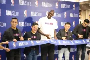 NBA旗艦店重返台北東區！「狼王」Garnett現身開幕　預言塞爾提克將會衛冕