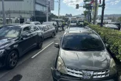 快訊/新莊重大車禍！駕駛疑未注意車前狀況　釀4車追撞「前後夾擊」2傷送醫