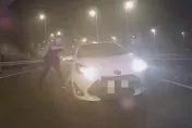 影/拒檢又逆向！高雄女毒蟲國道路肩逃竄　警車冒險攔下