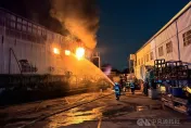 台中南屯暗夜重大火警！泡棉工廠慘遭祝融　全面燃燒畫面曝