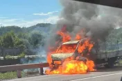 快訊/國1火燒車！北向44.5km桃園段「小貨車剩骨架」烈焰畫面曝