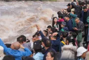 景區泡麵熱水要收費！陸發布十一假期亂象報告　狂收「5千萬條吐槽訊息」