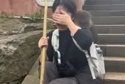 遊峨眉山遭「山道猴子」搶劫　妹子委屈飆淚：牠長得很醜