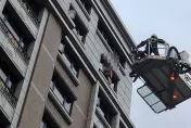 快訊/驚險現場曝！北市女子跨11樓窗台　警消升起雲梯車目擊她墜落氣墊急送醫