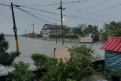 我家門前有小河！大雨淹出「宜蘭威尼斯」看不見馬路　居民真的傻了