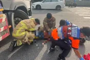 疑視線死角釀禍！台南大貨車撞輾腳踏車8旬婦　困車底命危送醫搶救