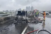 影/五楊高架南向驚見火球！小貨車林口段陷火燒車　70歲駕駛急跳車逃生