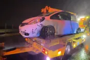 影/康芮釀災！台中滿目瘡痍　路樹倒塌砸中汽車、2自小客自撞受傷