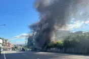 苗栗騎樓機車突起火！透天厝遭波及「整棟陷火海」　黑煙直衝天際