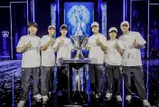 永遠的GOAT！Faker「大魔王」傳奇永不熄　T1再奪英雄聯盟世界大賽冠軍