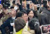 影/直擊《選罷法》議事衝突！藍召委宣布休息　林思銘遭綠委架住跌出會議室