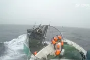 影/現場曝！漁船違規拒檢「屢撞石山艦」　陸海警逮17人