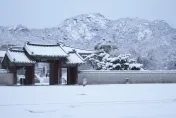 首爾降大雪！地鐵塞爆、交通大亂　網友罵「地獄般通勤」