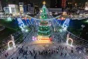 高雄26米耶誕樹點燈了！雪花灑中央公園　9大夢幻燈區超好拍