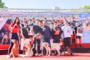 新北消防月曆開賣！消防猛男配萌犬　每本售價119元