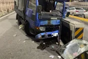 三重凌晨嚴重車禍！小貨車下匝道爆胎撞護欄　男雙腿挫傷