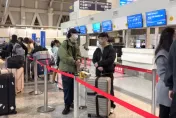 影/飛南韓旅客「塞爆」小港機場！沒在怕「戒嚴」照常旅遊