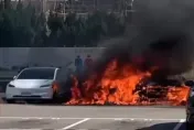 影/烈焰吞噬！自小客國道泰安休息站自燃　左右車輛慘遭波及