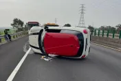 酒駕上國道！高雄國10休旅車「撞公車後側翻」駕駛一測超標