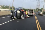 嘉義離奇案！小貨車車軸突斷裂釀翻覆　車體慘分解