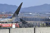 影/韓客機墜毀瞬間曝！機腹著地滑行撞圍欄爆炸　代總統發聲了