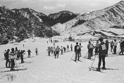 太酷了！台灣曾有「戶外滑雪場」！60年前珍稀照片流出