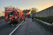 影/週末不平靜！國1新營路段驚悚火燒車　幸無人傷亡