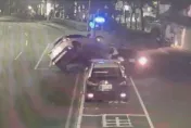 影/淡水驚悚車禍！　男疑毒駕「撞派出所前警車後翻覆」