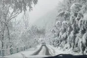 返鄉變逃難…陸男自駕返鄉遇大雪　塞24小時險崩潰