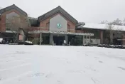 影/美呆了！雪霸山頭一片雪白　觀霧遊憩區積雪達5公分