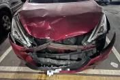 影/蛇年背上新債！台中自小客社區停車場爆衝撞毀4車