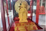 太神啦！1歲女童連擲13聖筊迎回「金媽祖」　廟方驚呼連連