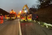 開工日國3重大車禍！大甲段6車「骨牌式追撞」　大貨車翻落邊坡釀3傷