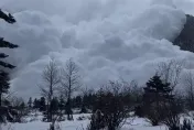 影/驚險瞬間！雲南雪崩「白色巨浪吞沒人群」　遊客尖叫奔逃