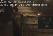 國3北向木柵段嚴重車禍！　「車頭全毀」打橫路中央