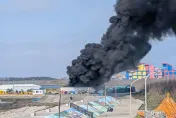 影/馬公養殖公司貨櫃屋爆大火　駭人黑龍捲竄天